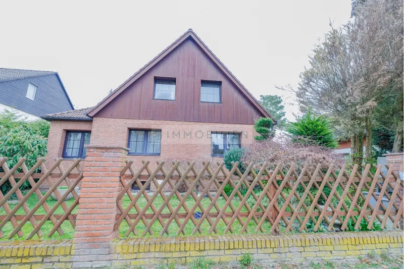 Haus in 13503 Berlin: Einfamilienhaus in Berlin zu verkaufen.