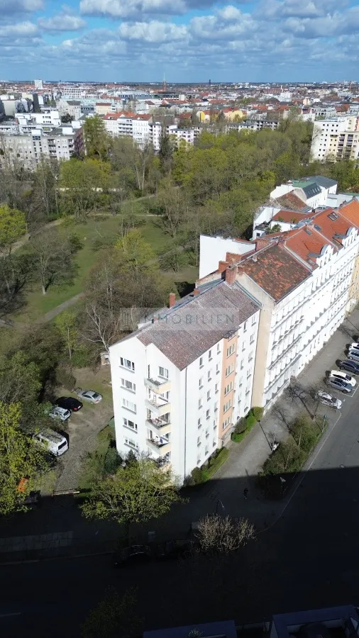 Renditeobjekt in 13347 Berlin: Erbanteile bestehend aus 75% Anteil eines Mehrfamilienhaus in Berlin zu verkaufen. – dji_fly_20260406_104322_93_1775465093596_photo_optimized (Bild 2)