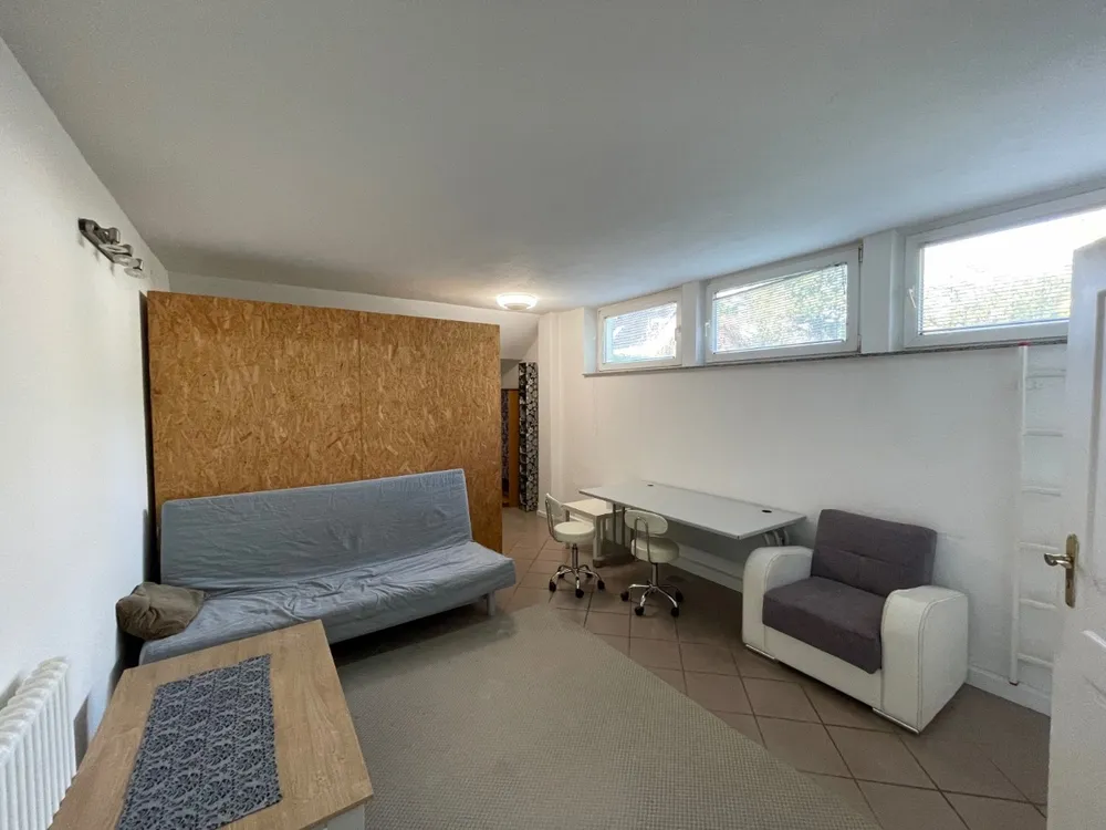Wohnung in 12524 Berlin: Möblierte 1-Zimmersouterrainwohnung.